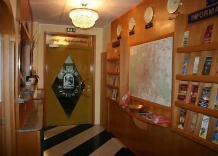 Отель Corvinus 4*